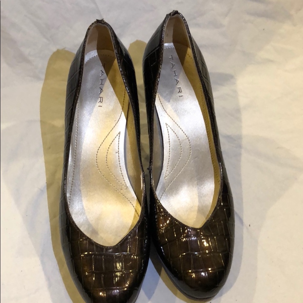 Tahari high heeled pumps, leather, size 9